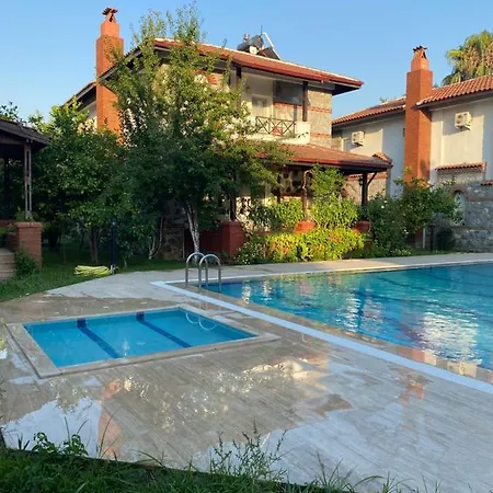 Villa Demirtas וילה