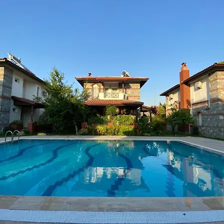 Villa Demirtas וילה